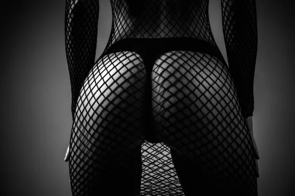 Узкие Бедра Ягодицы Сексуальные Ягодицы Черном Платье Рыбной Сети Идеальные — стоковое фото
