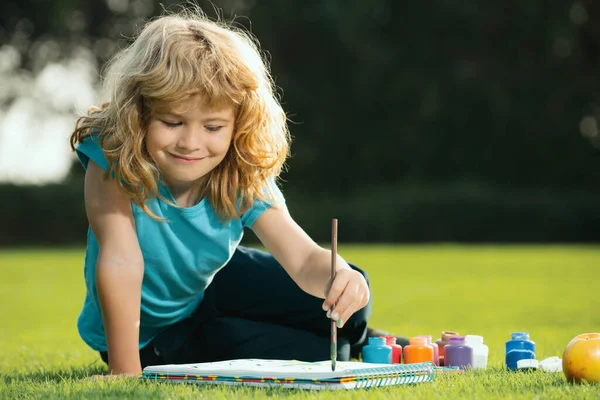 Barn Skapar Konstnär Målar Kreativitet Semester Barn Pojke Målning Med — Stockfoto