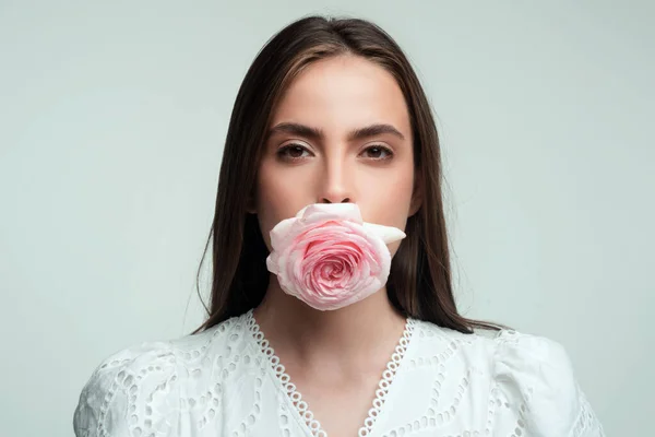 Rose Kytky Puse Krásná Romantická Žena Růžovými Květy Valentýnský Design — Stock fotografie