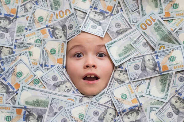 Geld Winnen Veel Geluk Grappig Kind Gezicht Geld Dollars Bankbiljetten — Stockfoto