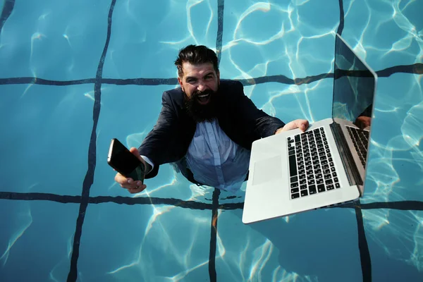 Funny Bearded Business Man Suit Using Phone Laptop Swimming Pool — Stock Photo, Image