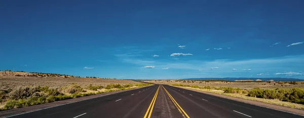 Боковой Вид Асфальтовой Дороги Солнечный Летний День Monument Valley Road — стоковое фото
