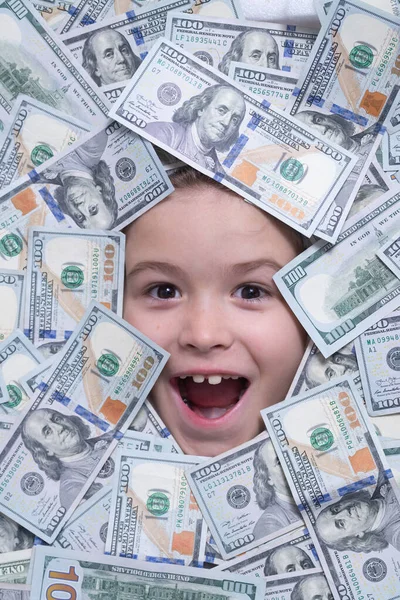 Grappig Kind Met Een Leuk Gezicht Met Geld Een Jongen — Stockfoto