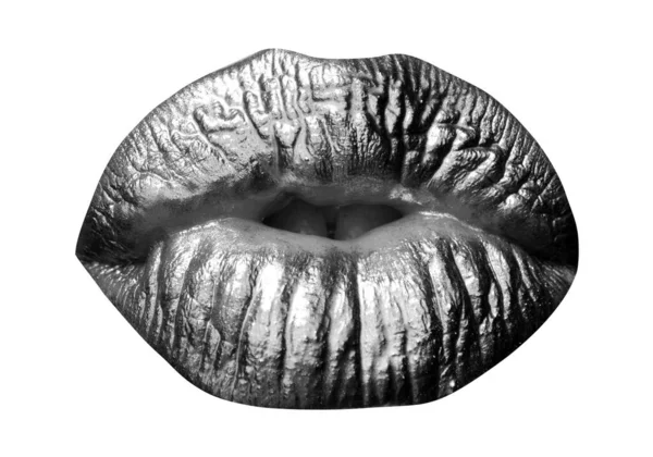 性感唇上的金色唇彩 金属嘴 美女化妆的特写 摘要黄金唇 — 图库照片