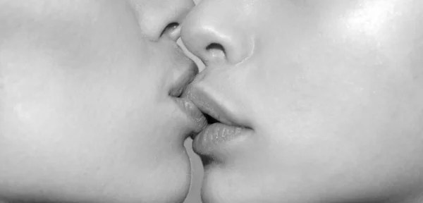 Sensuele Lippen Kussen Van Een Mooi Sexy Koppel Passie Sensuele — Stockfoto