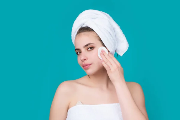 Woman Cleansing Skin Cotton Pad Sponge Spa Wellness Skin Care — Stockfoto