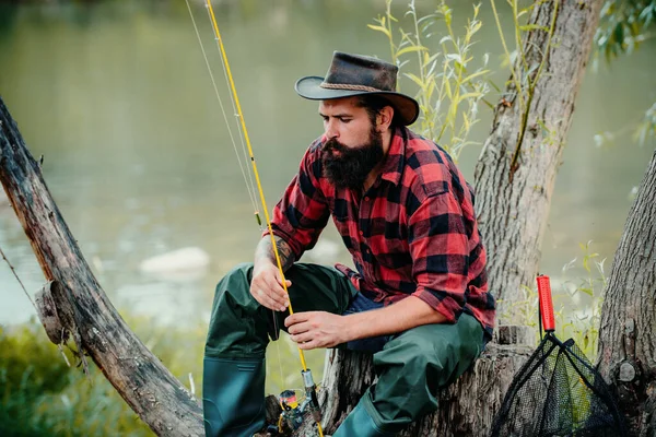 Hombre Relajante Naturaleza Fondo Pesca Con Mosca Vida Siempre Mejor —  Fotos de Stock