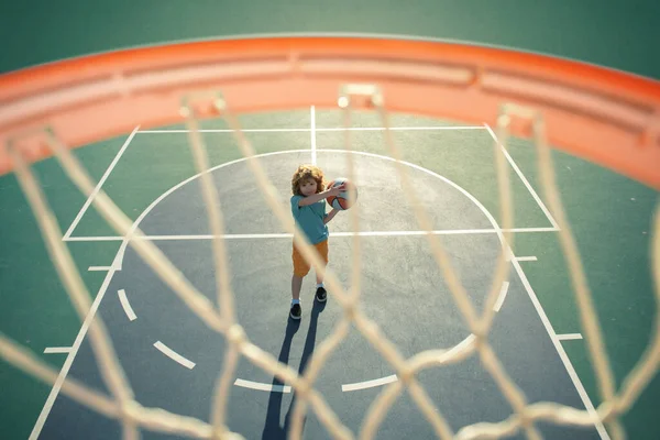 Barn Som Spelar Basket Barnsport Aktivitet Ung Idrottsman — Stockfoto