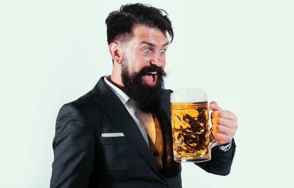 Μπύρα Αστείος Άνθρωπος Ένα Ποτήρι Μπύρα Αποθείωση Και Γευστική Δοκιμή — Φωτογραφία Αρχείου