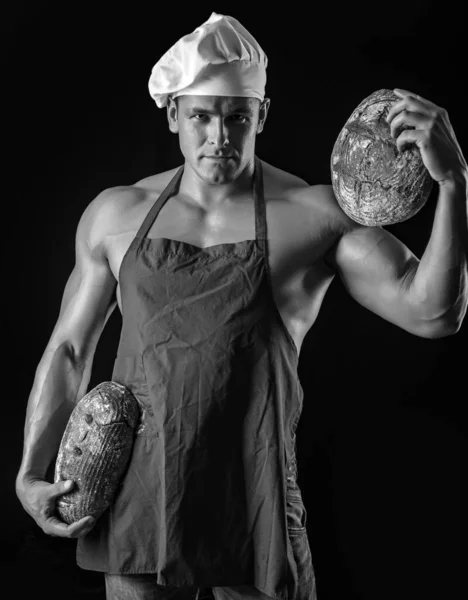 Ekmekli Seksi Adam Tam Tahıllı Ekmek Şefin Elinde Taze Ekmek — Stok fotoğraf