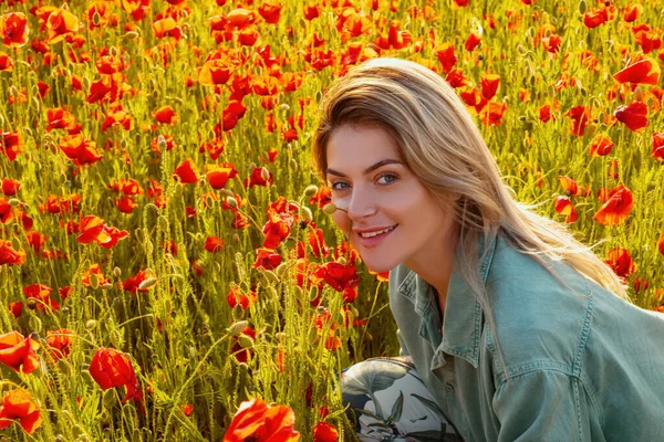 Woman Flowering Poppy Field Summer Holidays Nature Girl Poppies Meadow — Stock Photo, Image