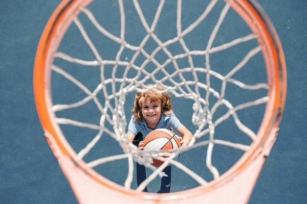 Bambino Che Gioca Basket Stile Vita Sano Dei Bambini Attività — Foto Stock
