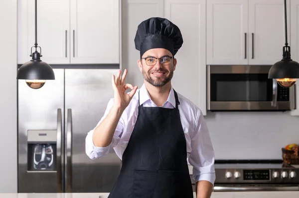 Hombre Cocinero Cocinero Panadero Chef Masculino Milenario Uniforme Chefs Cocinero —  Fotos de Stock