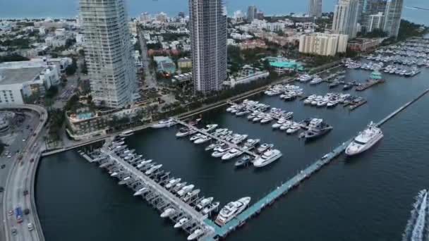 Luchtfoto Van Yacht Club Marina Miami Strand Boot Venetiaanse Jachthaven — Stockvideo
