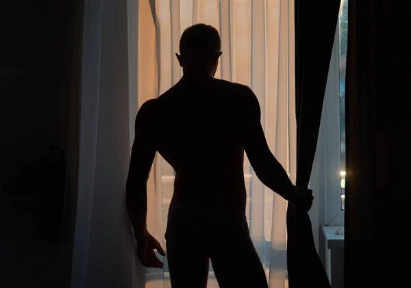 Sexig Bögsiluett Sexig Naken Muskulös Man Bredvid Fönstret Skjortlös Man — Stockfoto