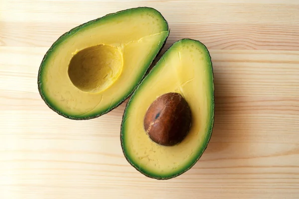 Avocado Auf Holzgrund Avocadofrucht Rohe Gesunde Grüne Lebensmittel Ganze Und — Stockfoto