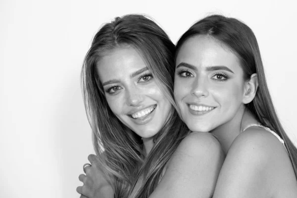Güzel Lezbiyen Çift Kucaklaşması Portresi Romantik Kız Arkadaş Yakın Plan — Stok fotoğraf
