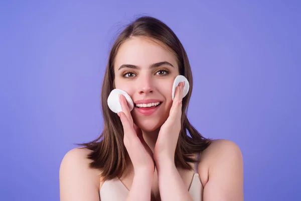 Woman Removing Makeup Cotton Pad Face Skin Care Girl Cotton — Stock Photo, Image