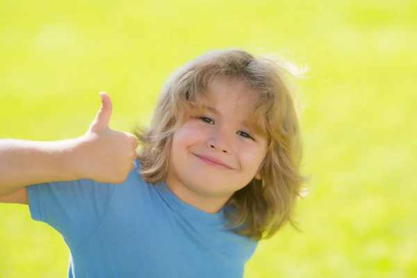 Zabawne Emocje Dzieci Odkryty Bliski Portret Słodkiego Dziecka Bawiącego Się — Zdjęcie stockowe