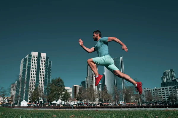 サンディエゴ市内を走るスポーツマン — ストック写真