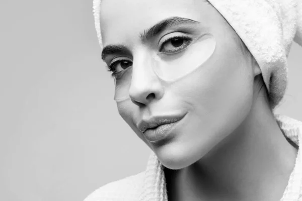 Woman Applying Eye Patches Close Portrait Girl Towel Head Eye — Stock Photo, Image