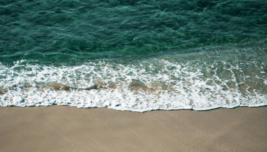 Deniz manzarası, güzel deniz manzarası, tropikal deniz. Okyanus ya da deniz dalgaları