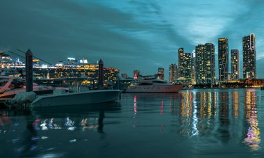 Miami, Florida 'nın gece lambaları. Şehir merkezi, Miami gece şehri.