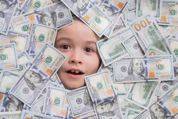 Kinderen Gaan Met Geld Leuke Jongen Gezicht Dollars Geld Geldbiljetten — Stockfoto