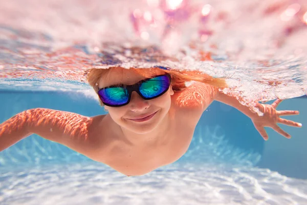 Een Kind Dat Onder Water Zwemt Zomer Kinderen Gelukkige Kleine — Stockfoto