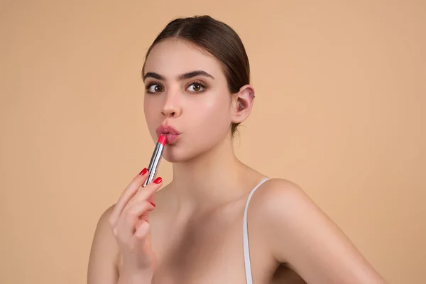 Gorgeous Young Woman Stylish Makeup Girl Posing New Lipstick Studio — Zdjęcie stockowe