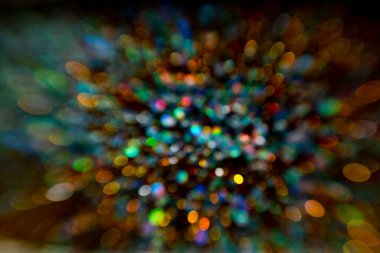 Bokeh arka planı aydınlatıyor. Parlak bokeh ışıkları. Şenlik arka planı. Bokeh odaklanmış ışıklarla soyut arkaplan. Kutlama arka planı için Bokeh 'in ışıldayan yıldızları