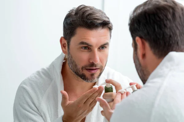 Handsome Aged Man Applying Face Cream Beauty Routine Man Perfect — Stock Photo, Image