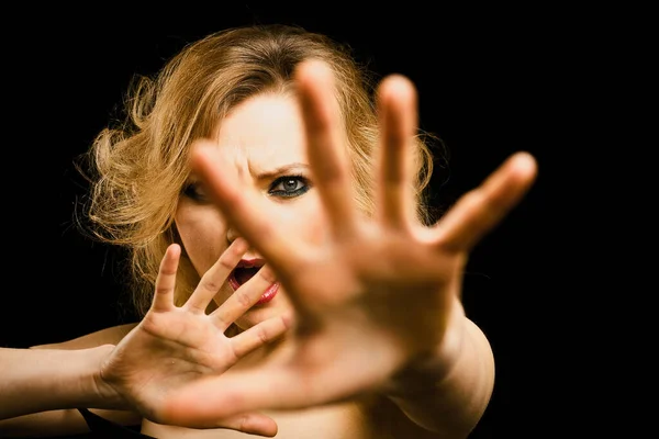 Zatrzymaj Rękę Emocjonalna Wściekła Kobieta Zdenerwowana Dziewczyna Krzyki Nienawiść Wściekłość — Zdjęcie stockowe