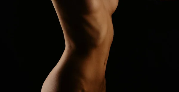 Κορίτσι Γυμνό Σώμα Γυμνή Γυναίκα Απομονωμένη Μαύρο Φόντο Χώρο Αντιγραφής — Φωτογραφία Αρχείου