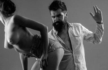 Mükemmel genç kız kalçaları. Erotik oyun fetişi ve bdsm, sadomazoşizm ve üstünlük. Baskın adam