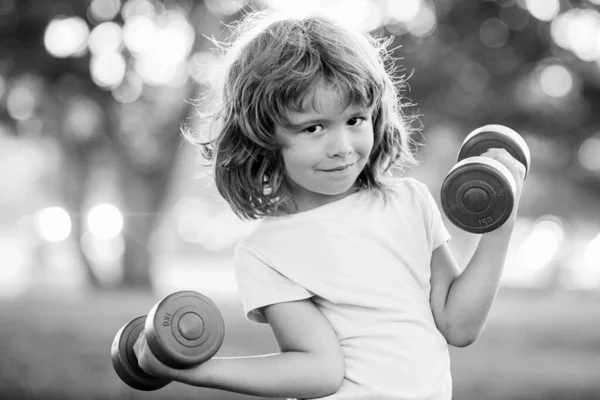 Dambılı Şirin Bir Çocuk Çocuklar Spor Spor Sağlık Enerji Sağlıklı — Stok fotoğraf
