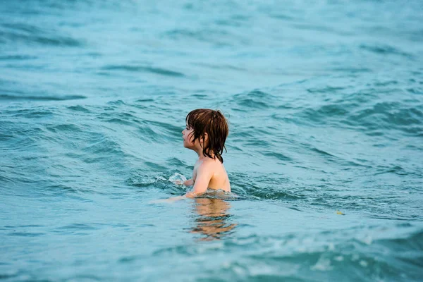Criança Feliz Nadando Mar Rapaz Divertir Praia Crianças Férias Verão — Fotografia de Stock