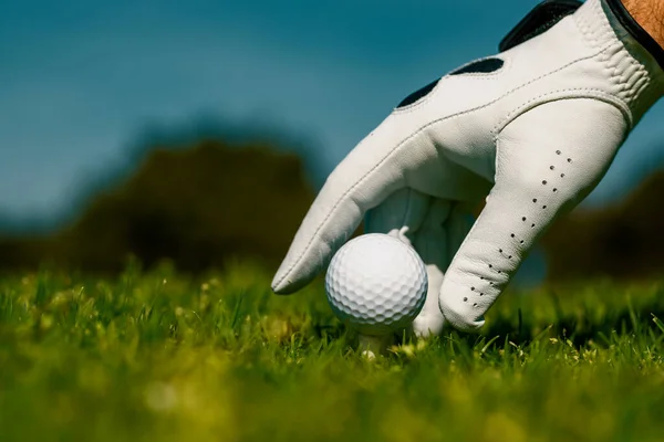 Hand Hält Golfball Golfer Mann Mit Golfhandschuh Hand Hält Golfball — Stockfoto