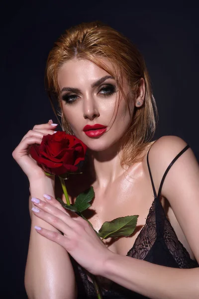 Studio Beauty Portrait Young Beautiful Sexy Woman Red Rose Flower — Fotografia de Stock