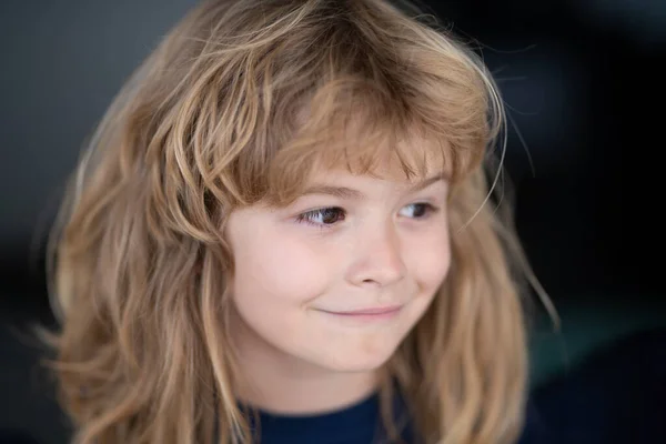 Portrét Legračního Blonďatého Kluka Detailní Záběr Roztomilého Dítěte Portrét Malého — Stock fotografie