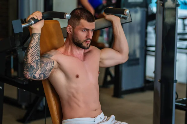Motivierte Männliche Sportler Treiben Sport Bodybuilding Training Fitnessstudio Starker Muskulöser — Stockfoto