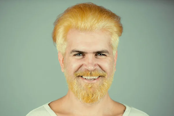 Barbershop Dyed Hair Man Beard Care Hair Care Portrait Serious — Stock Photo, Image
