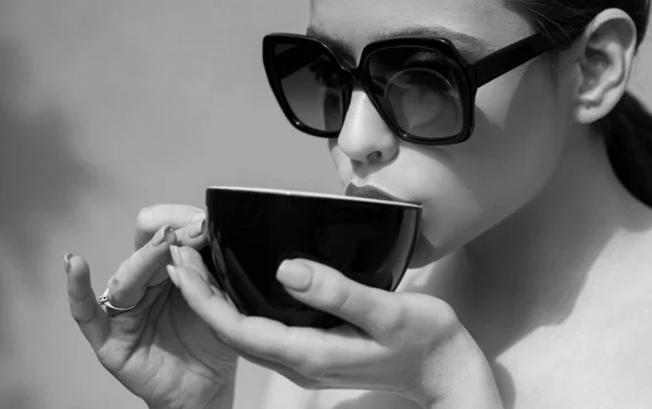 Girl Drinking Morning Coffee Americano Cappuccino Latte Espresso — Stock Photo, Image