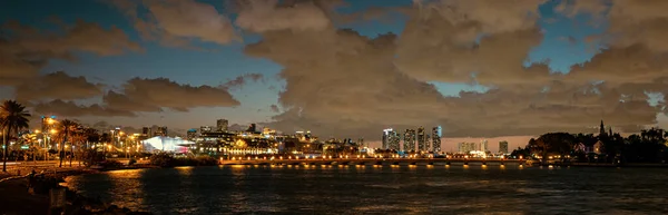 游轮和迈阿密游轮港全景 迈阿密的摩天大楼美国佛罗里达州迈阿密市中心 — 图库照片