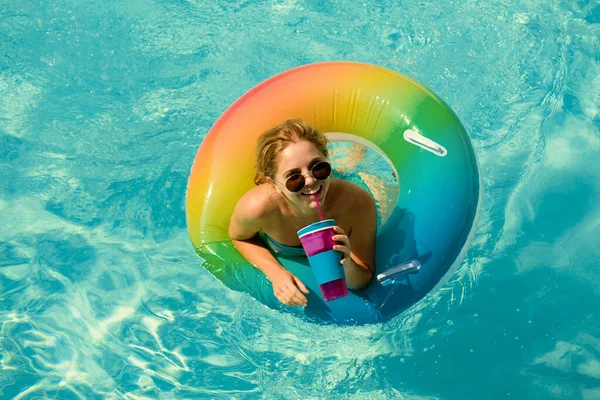 Summertime Enjoying Suntan Woman Swimsuit Inflatable Circle Swimming Pool — Stock fotografie