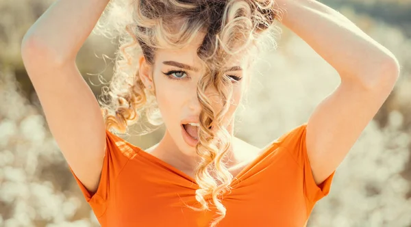 Friskt Långt Blont Hår Skönhet Modell Kvinna Pretty Face — Stockfoto
