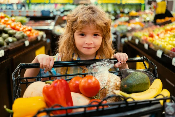 Comida Saludable Para Niños Niño Supermercado Compra Verduras Niños Comprando —  Fotos de Stock