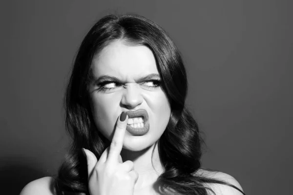 Emocjonalna Wściekła Kobieta Zdenerwowana Dziewczyna Krzyki Nienawiść Wściekłość Smutna Wściekła — Zdjęcie stockowe