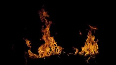 Alev alev yanıyor. Ateş, yanan alev. Büyük yanan ateş, yanan ateş, yanan ateş