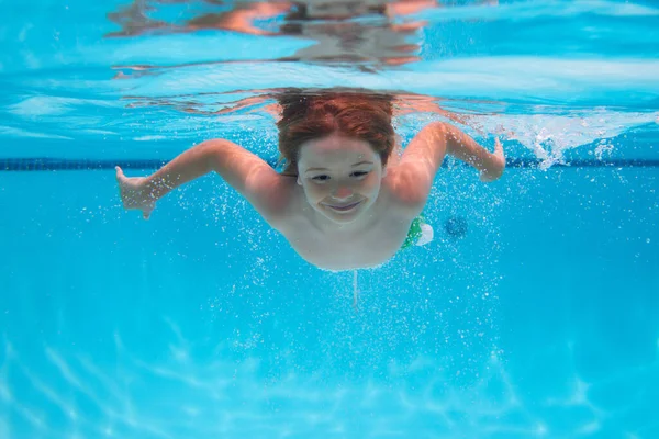 Kind Jongen Zwemmen Onder Water Het Strand Zee Zomer Blauw — Stockfoto